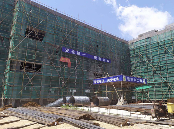 永泰(tai)三連制(zhì)衣